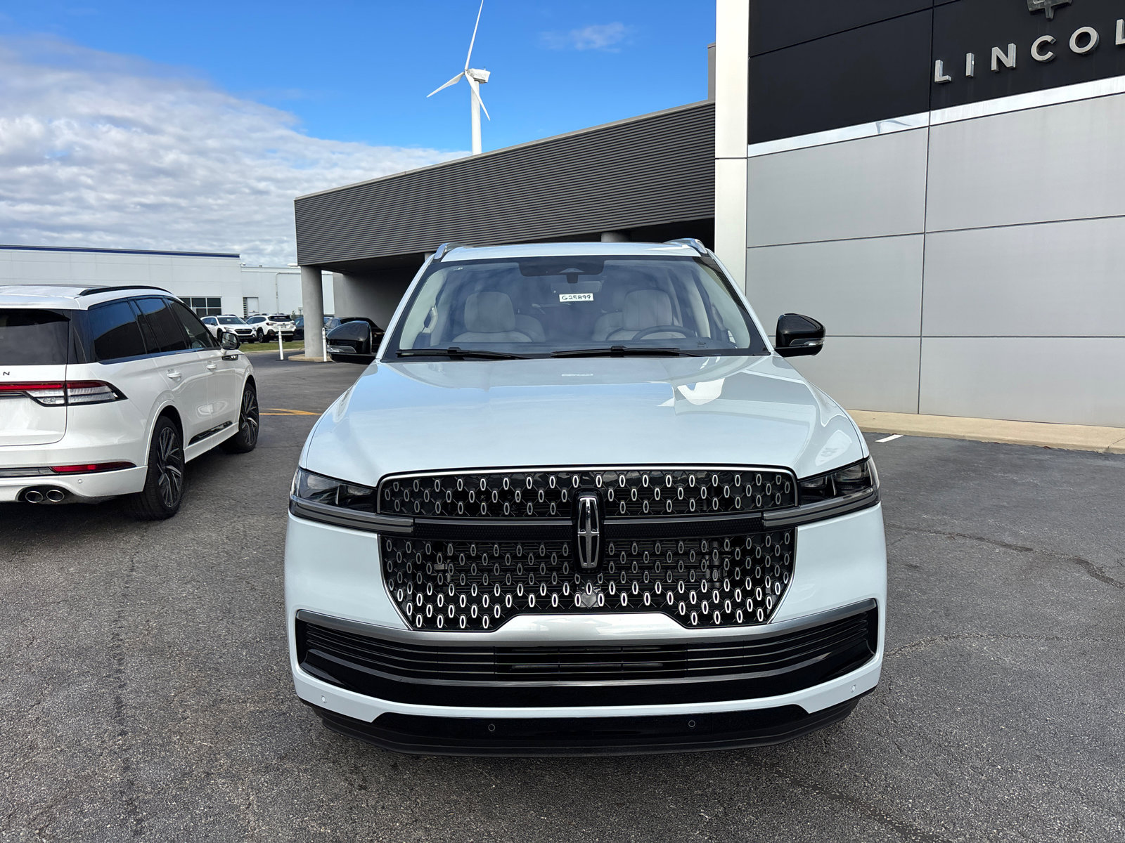 New 2025 Lincoln Navigator L Reserve image 2