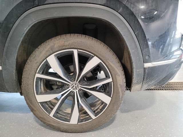 Used 2025 Volkswagen Atlas Cross Sport SEL Premium R-Line AWD/4WD image 13