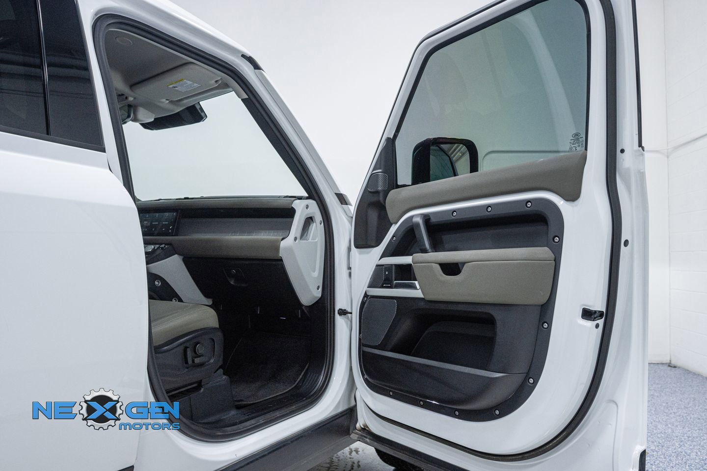 Used 2023 Land Rover Defender 110 S image 37