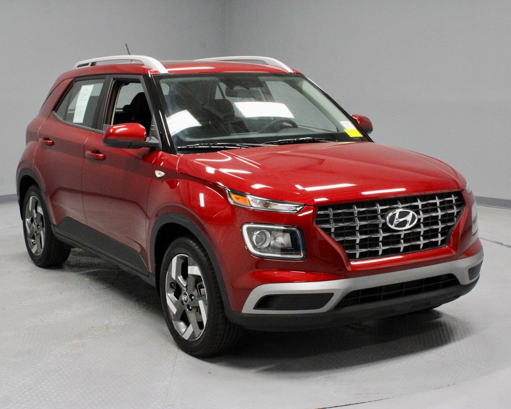Used 2025 Hyundai Venue SEL FWD video 1