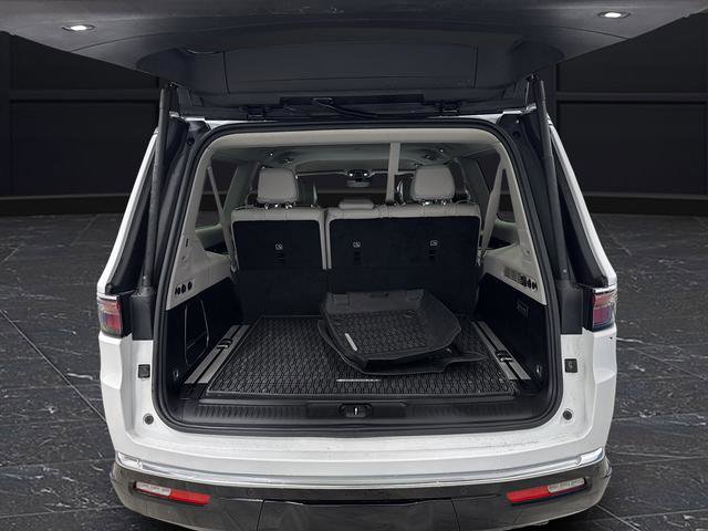 Used 2024 Jeep Wagoneer L Series II w/ Convenience Group I image 14