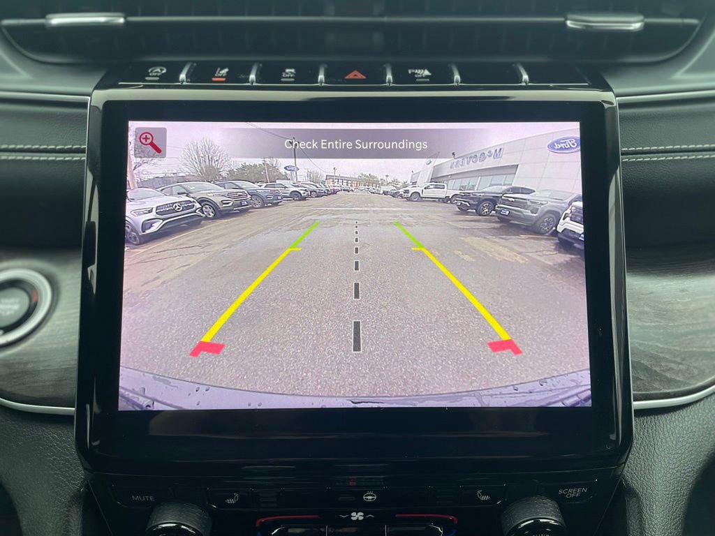 Used 2023 Jeep Grand Cherokee Limited image 14