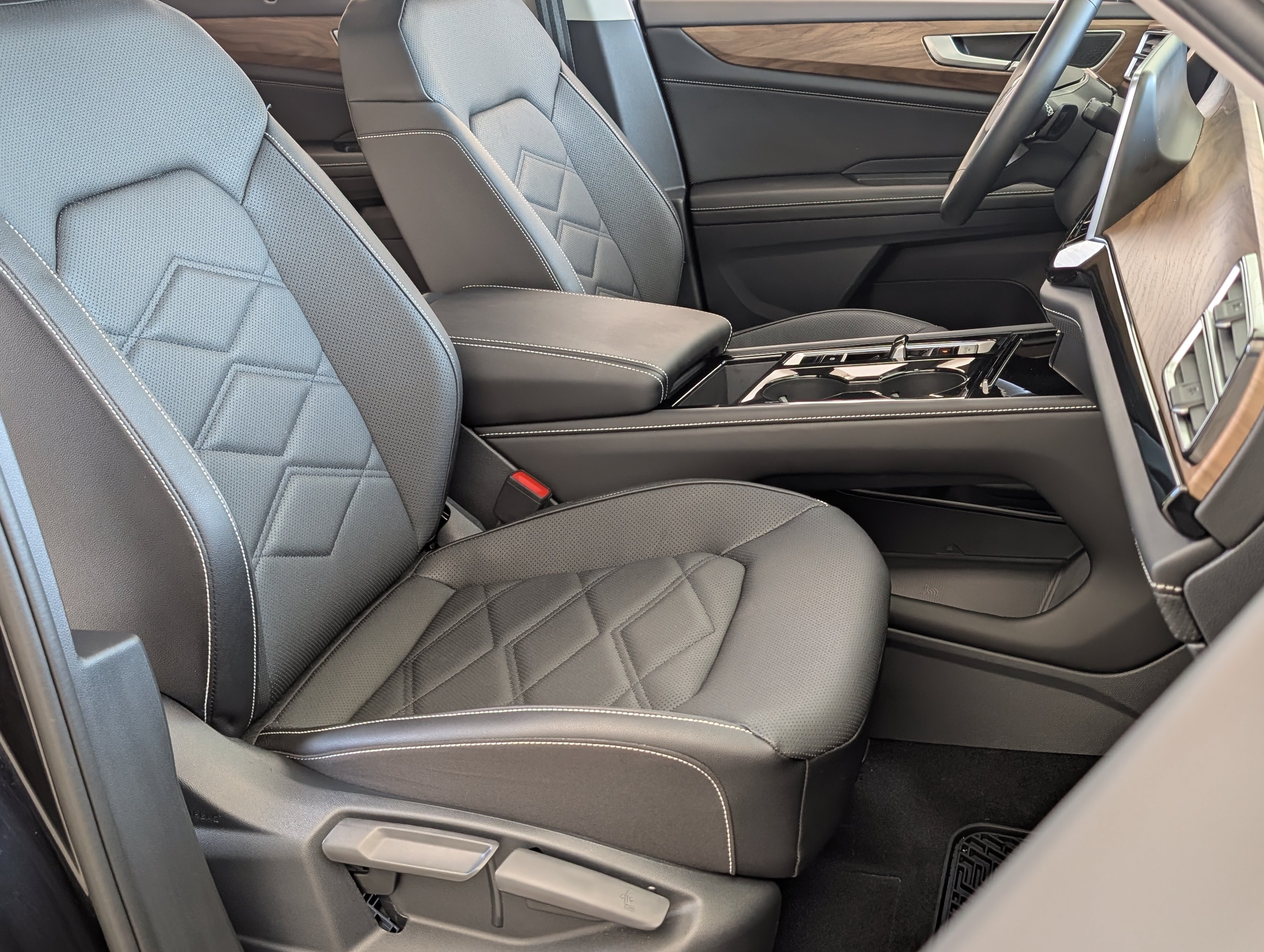 Used 2025 Volkswagen Atlas SE FWD image 23