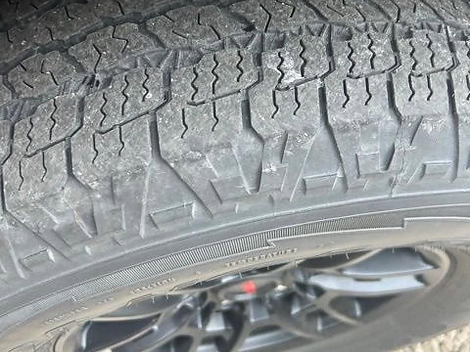 Used 2020 Toyota Tacoma TRD Off-Road w/ TRD Premium Off Road Package image 3