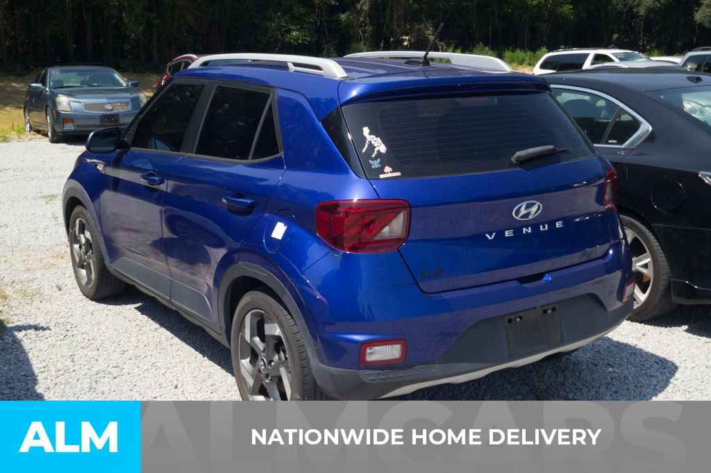 Used 2023 Hyundai Venue Limited FWD image 4