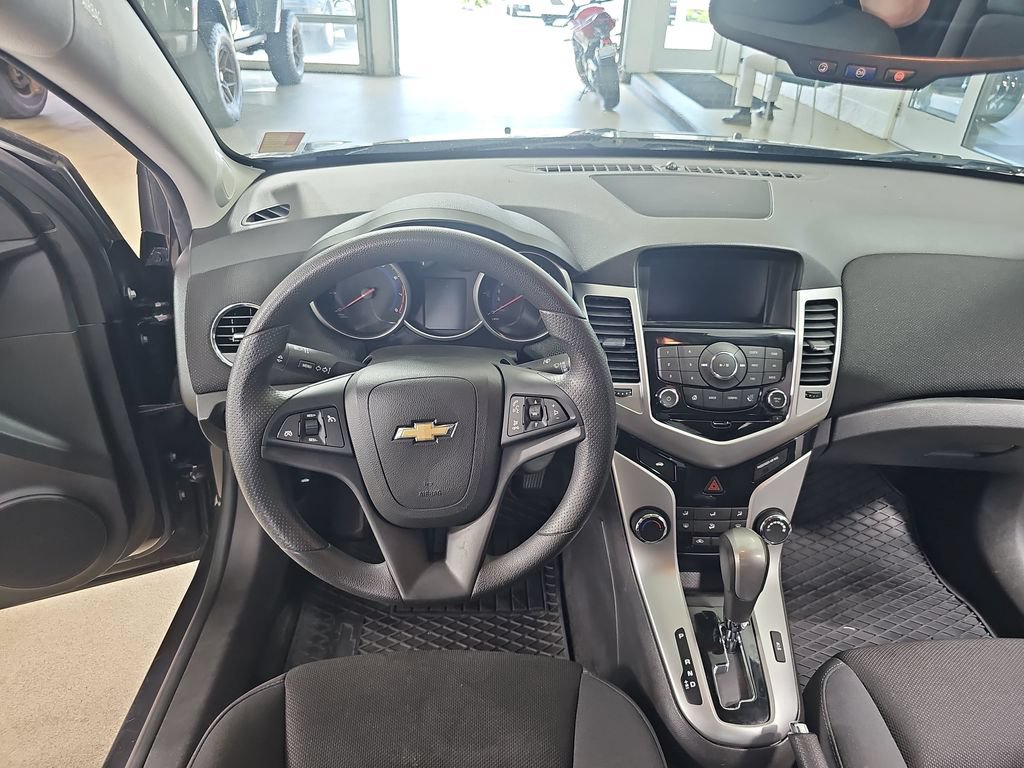 Used 2016 Chevrolet Cruze LT FWD image 19