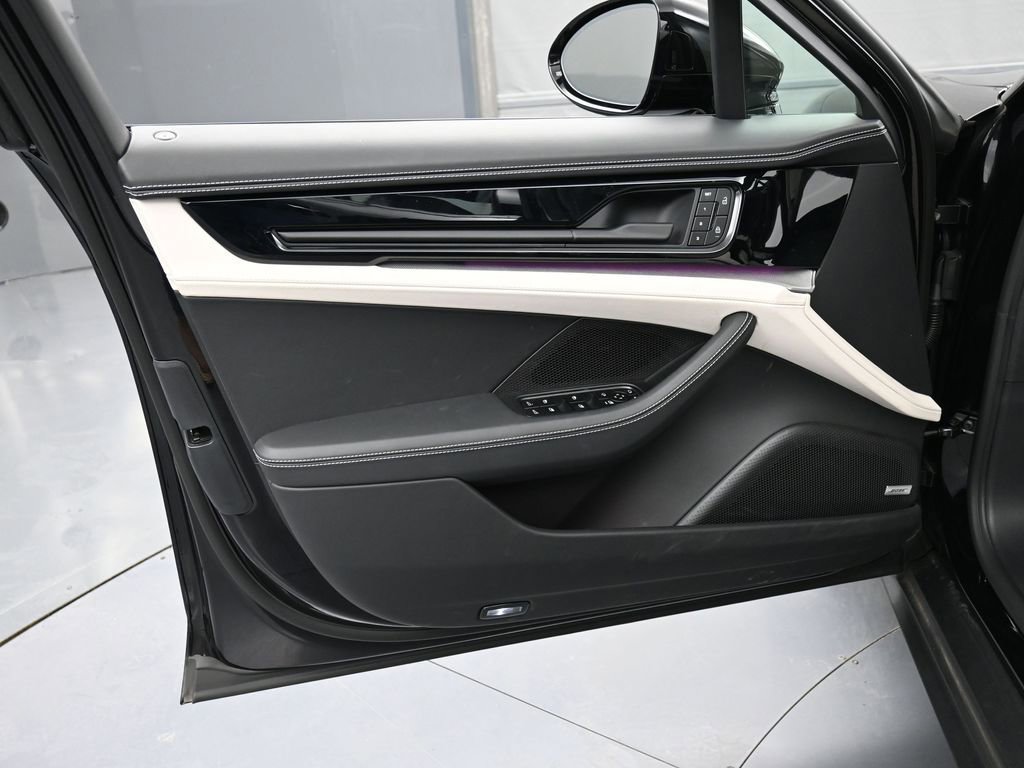 Certified 2025 Porsche Panamera 4 image 15