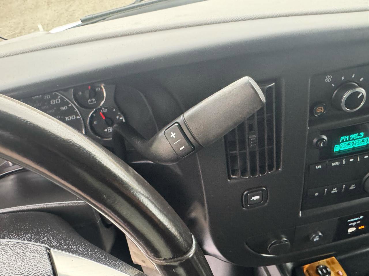 Used 2019 Chevrolet Express 3500 w/ Driver Convenience Package RWD image 17