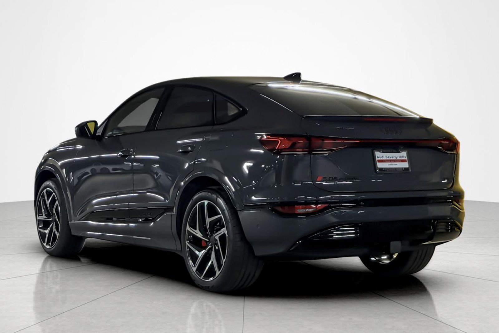 New 2027 Audi SQ6 e-tron Prestige AWD/4WD image 4