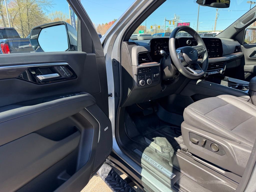 Used 2025 Chevrolet Tahoe Z71 w/ Z71 Off-Road Package AWD/4WD image 19