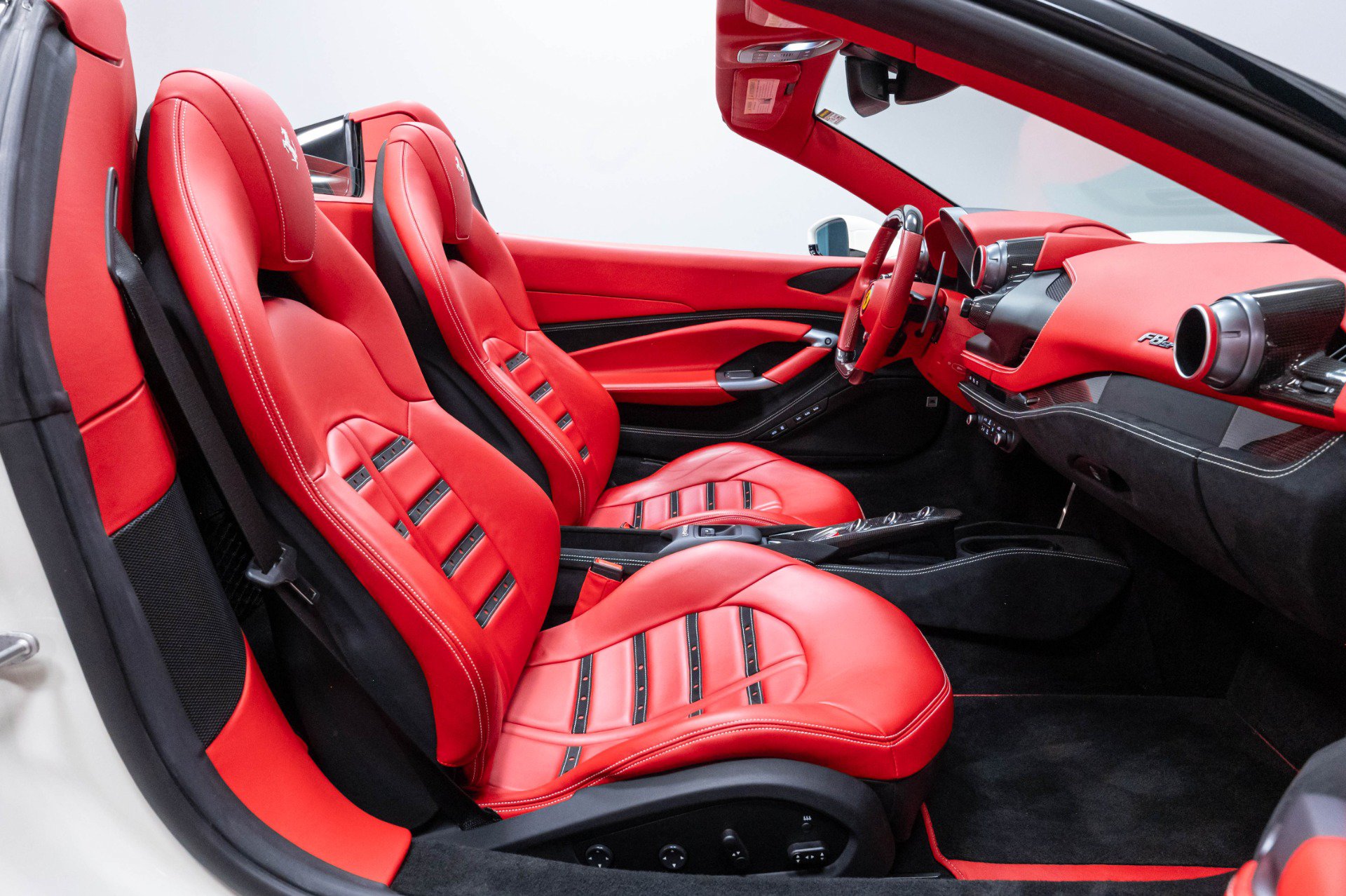 Used 2021 Ferrari F8 Tributo RWD image 32
