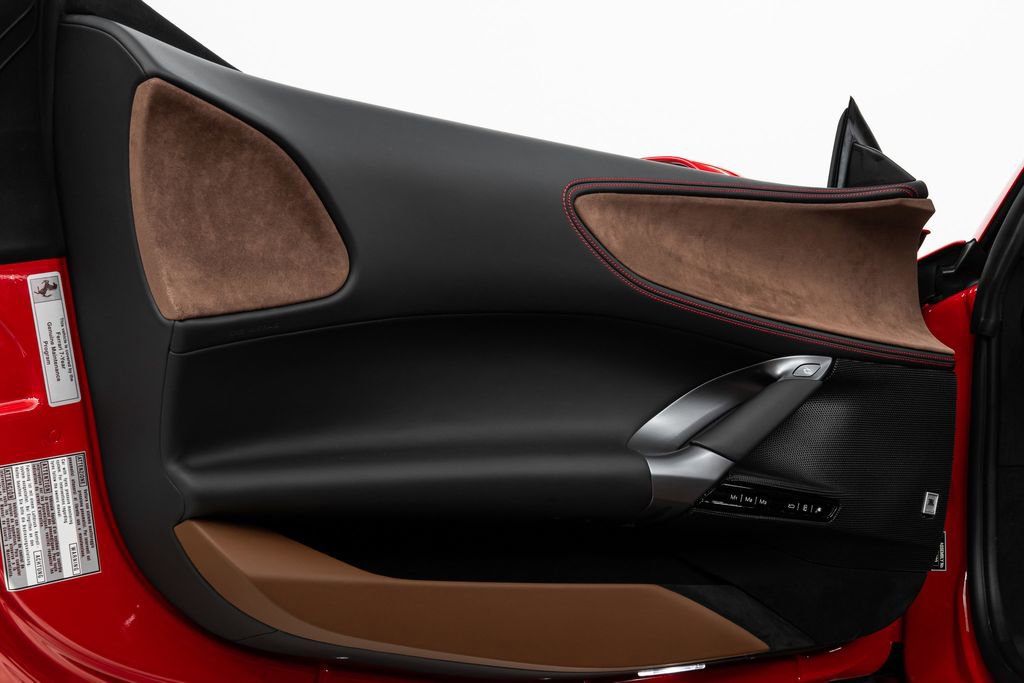 Used 2023 Ferrari SF90 Spider Base image 30