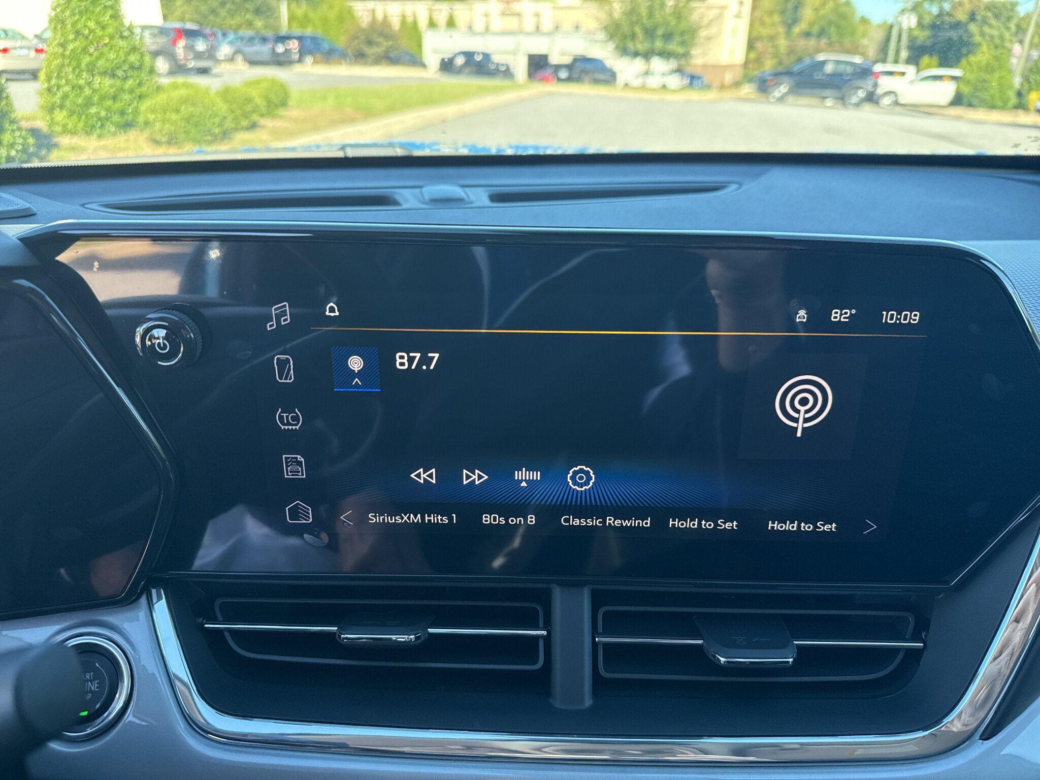 New 2026 Chevrolet Trax LT w/ Sunroof Package FWD image 11