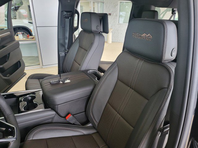New 2025 Chevrolet Suburban High Country image 18