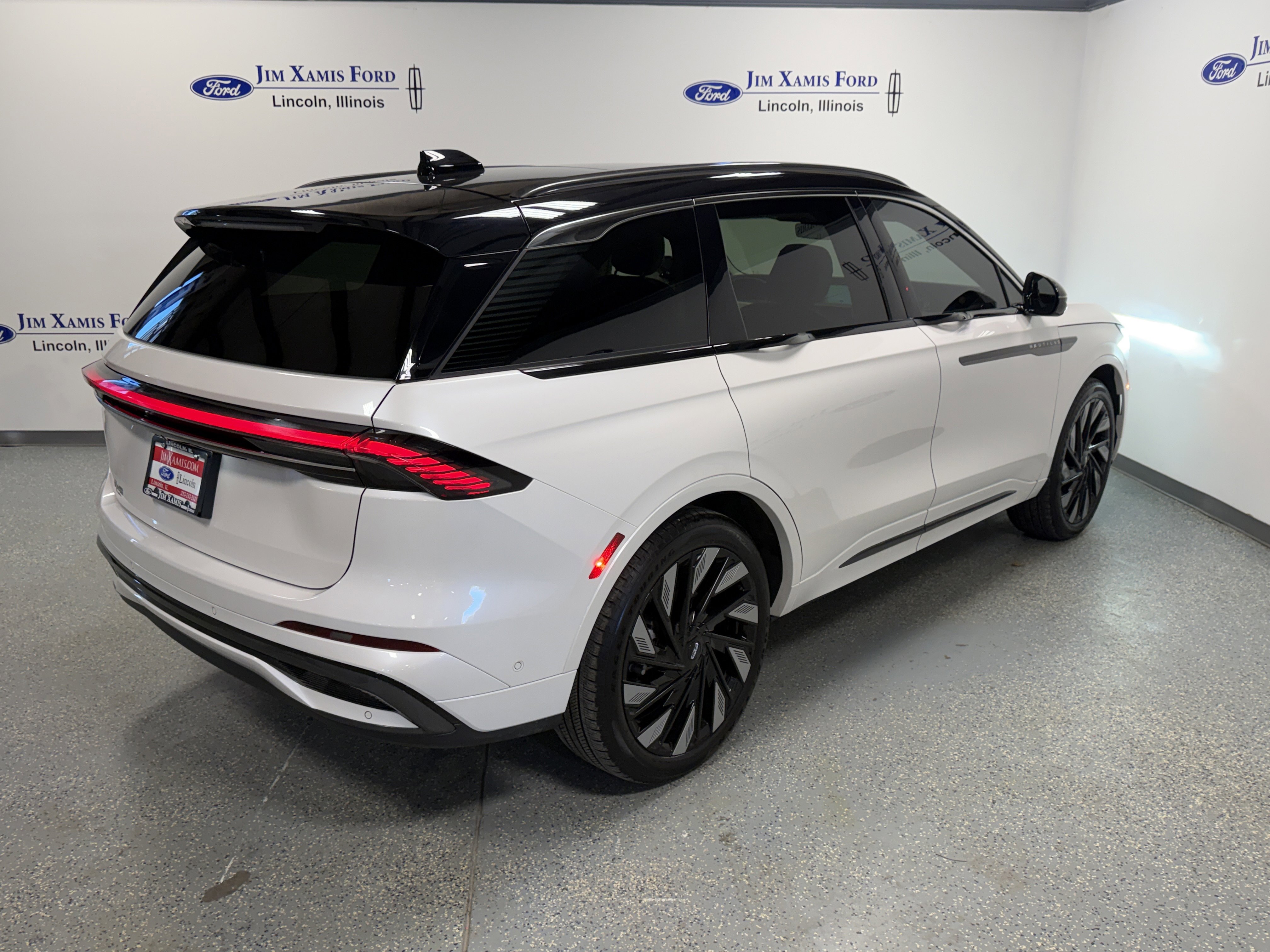 Used 2024 Lincoln Nautilus Black Label w/ Jet Appearance Package (87T) image 32