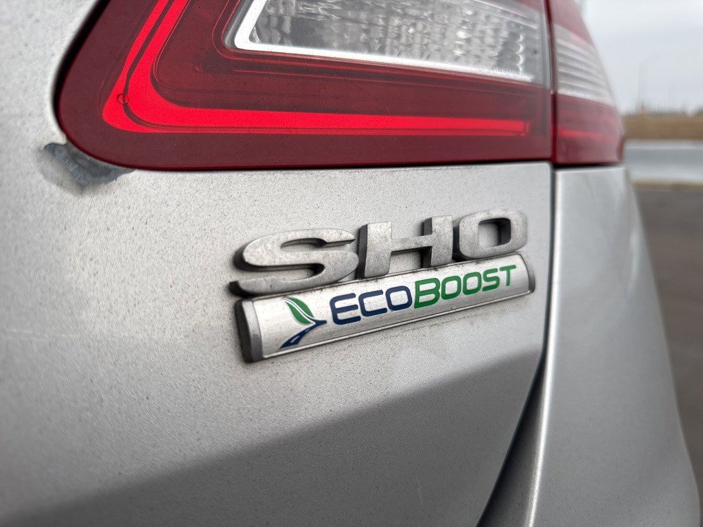 Used 2017 Ford Taurus SHO image 5