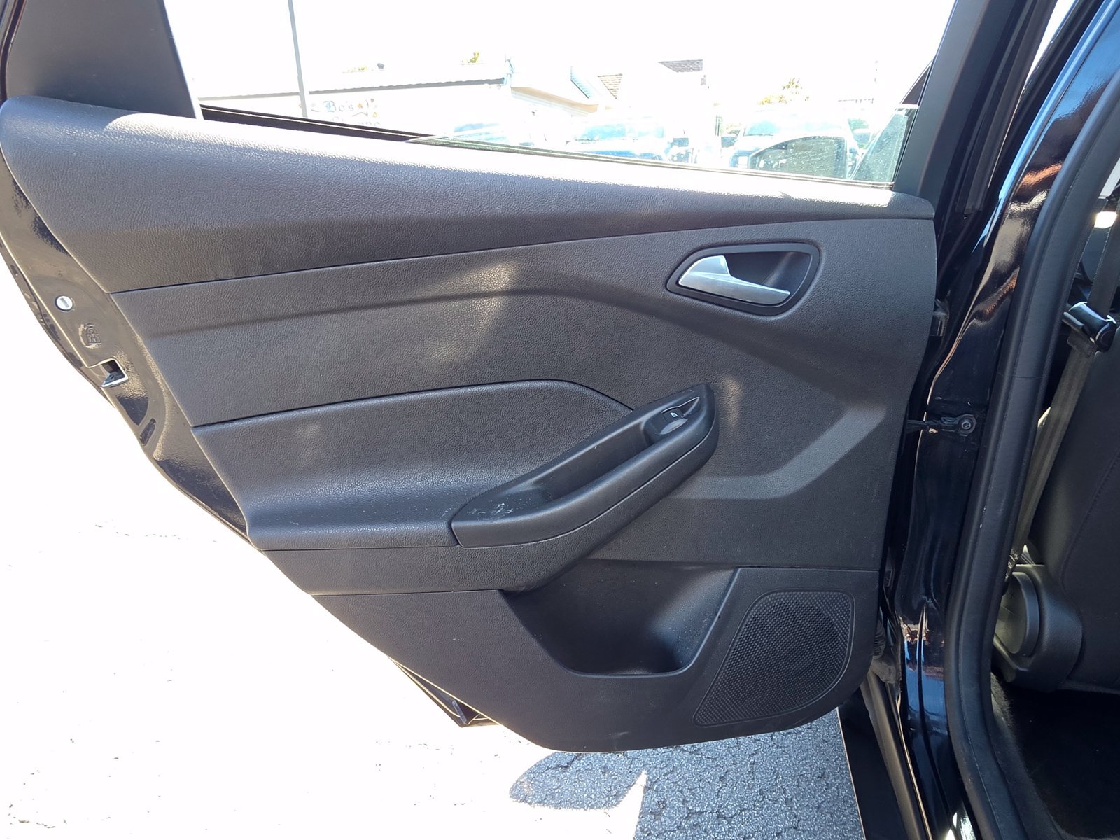Used 2018 Ford Focus SE w/ SE Appearance Package FWD image 23