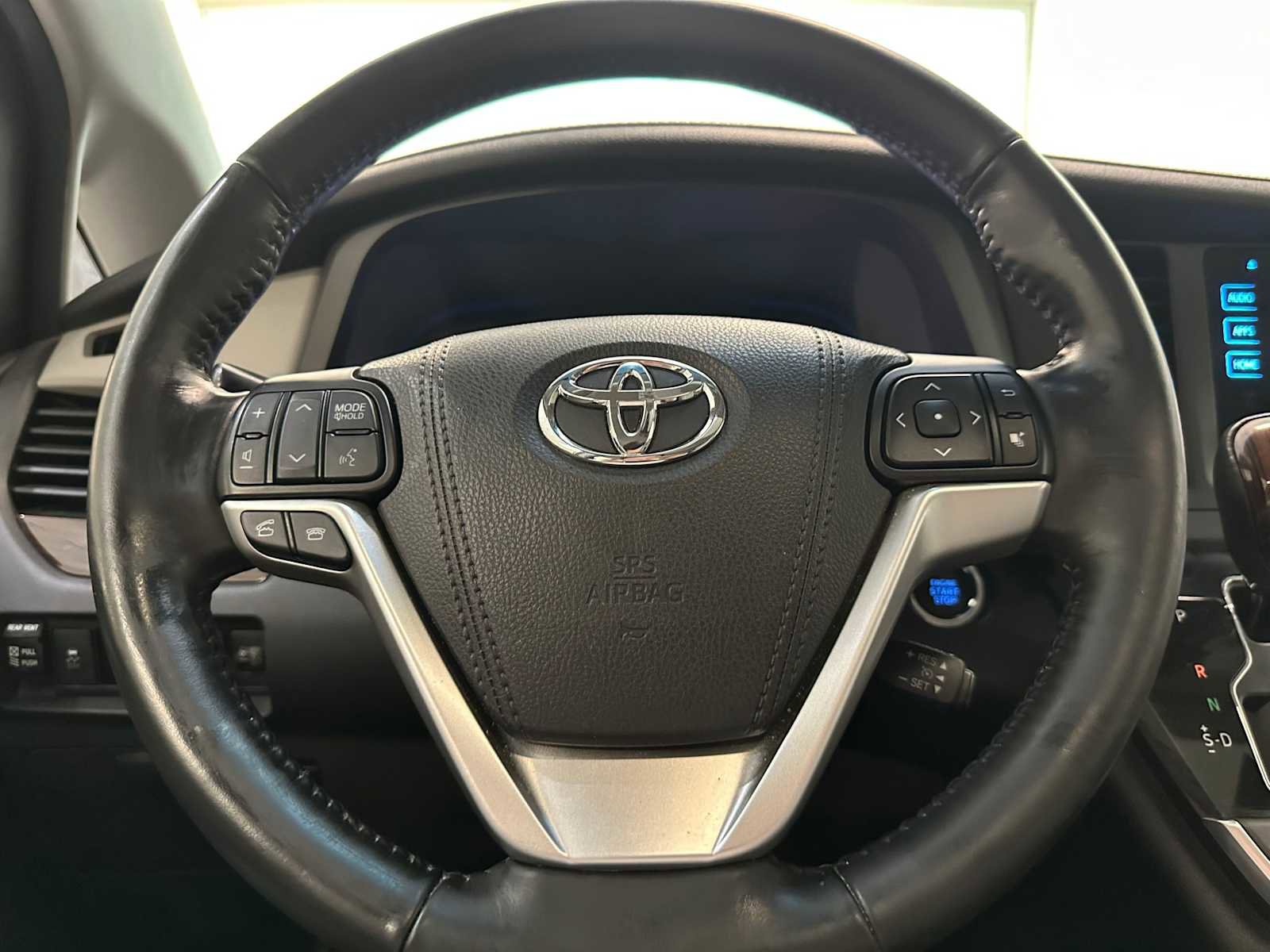 Used 2017 Toyota Sienna Limited Premium image 12
