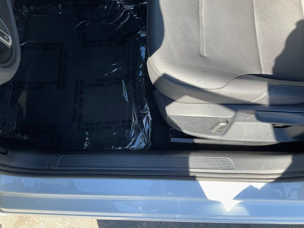 Used 2015 Volkswagen e-Golf SEL Premium image 14