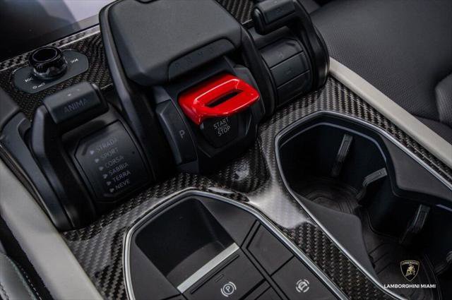 Used 2025 Lamborghini Urus SE image 45