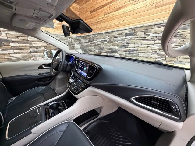 Used 2022 Chrysler Pacifica Limited FWD image 13