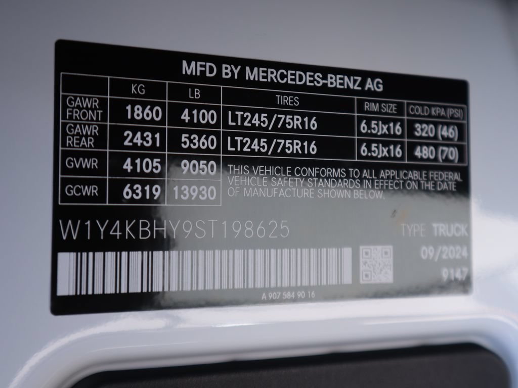 Used 2025 Mercedes-Benz Sprinter 2500 image 34