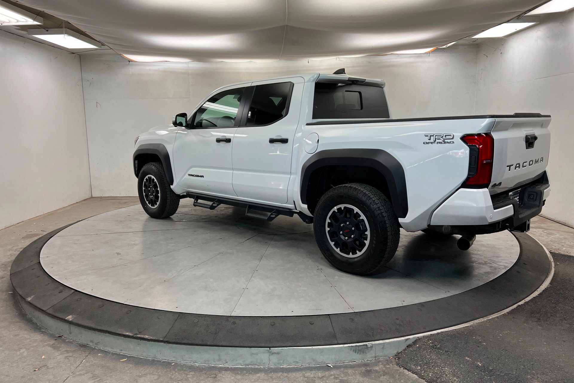 Used 2025 Toyota Tacoma TRD Off-Road w/ TRD Off Road Premium Package AWD/4WD image 3