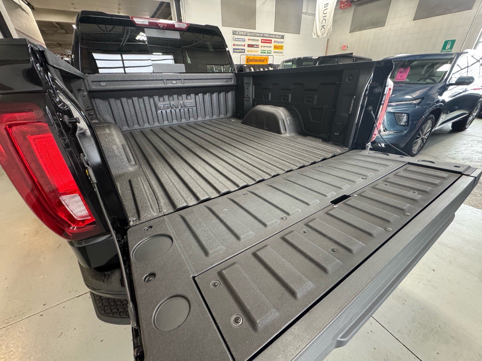 New 2026 GMC Sierra 1500 AT4 w/ AT4 Premium Package AWD/4WD image 8