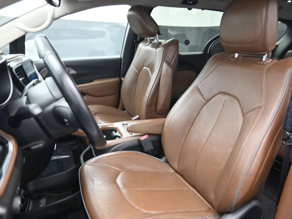 Used 2017 Chrysler Pacifica Limited FWD image 16