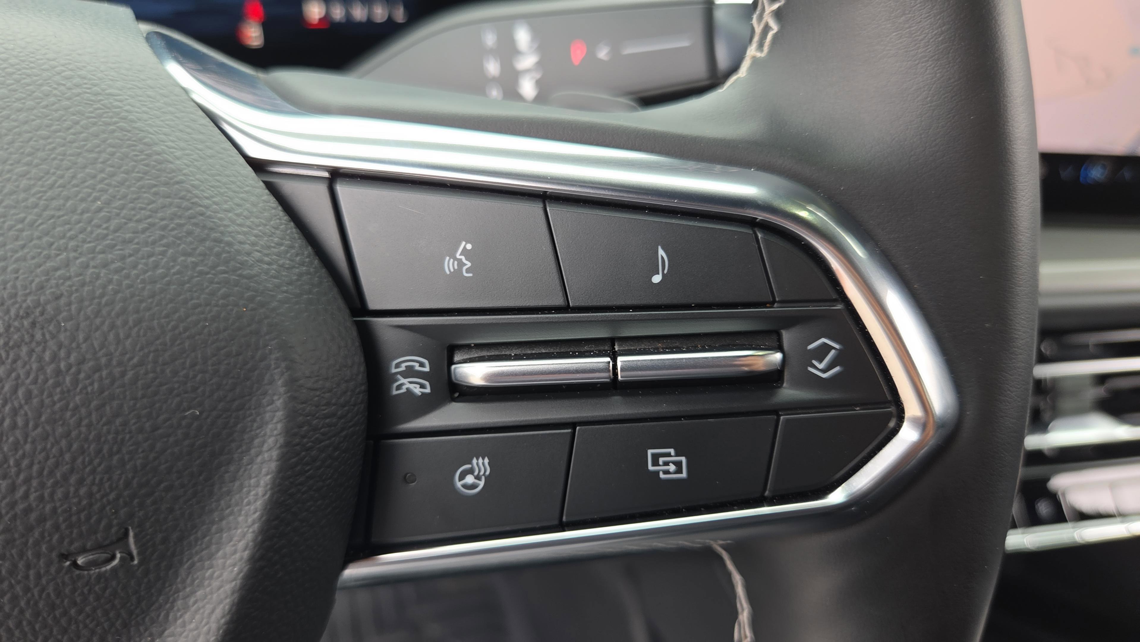 Used 2025 Chevrolet Traverse LT w/ Sun and Wheel Package FWD image 24