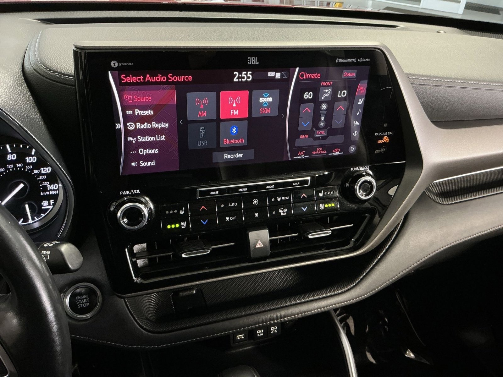 Used 2020 Toyota Highlander Limited image 26