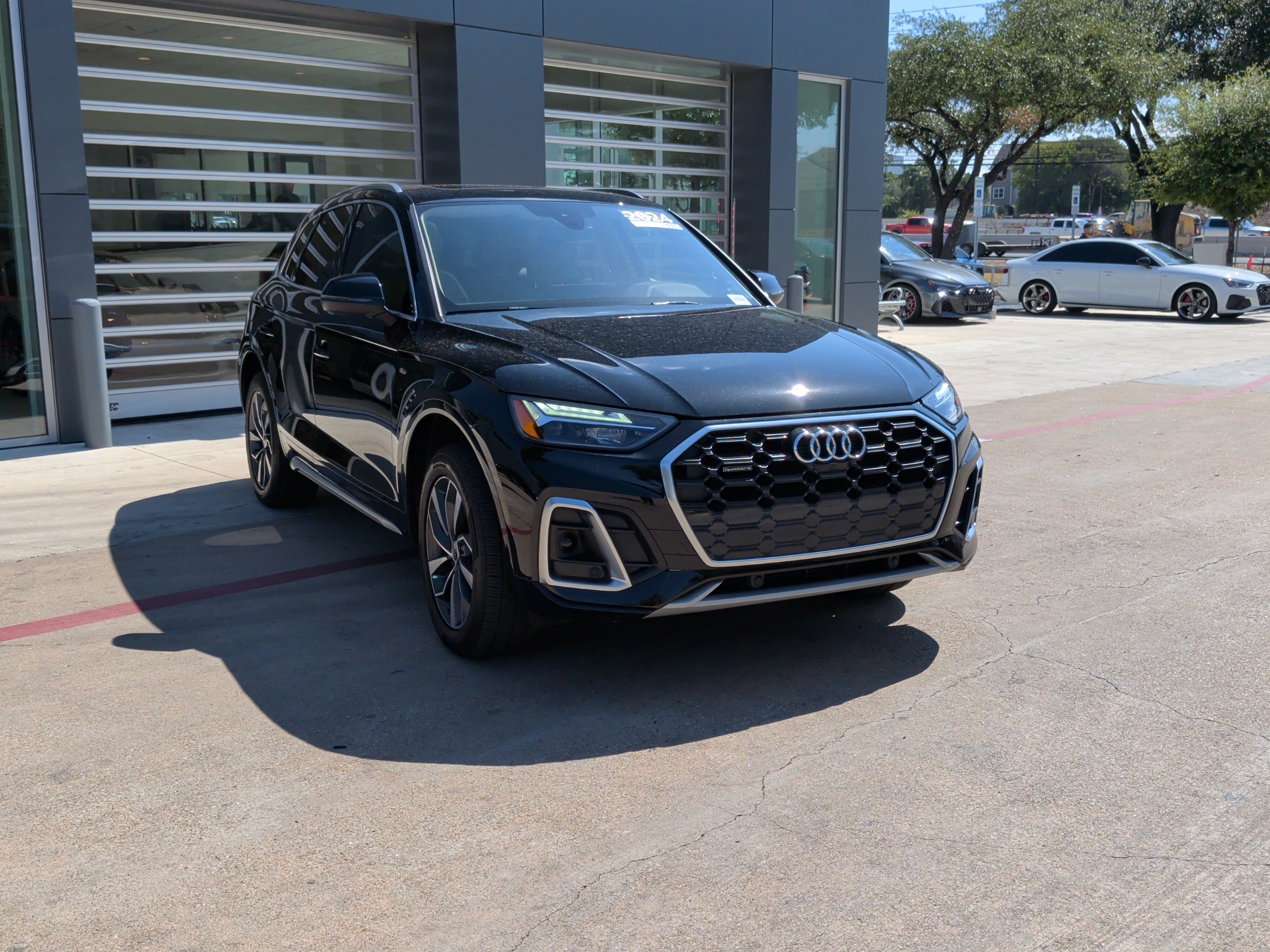 Certified 2024 Audi Q5 2.0T Premium Plus w/ Premium Plus Package AWD/4WD image 2