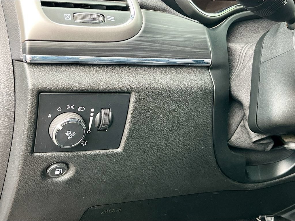 Used 2021 Jeep Grand Cherokee Limited RWD image 10