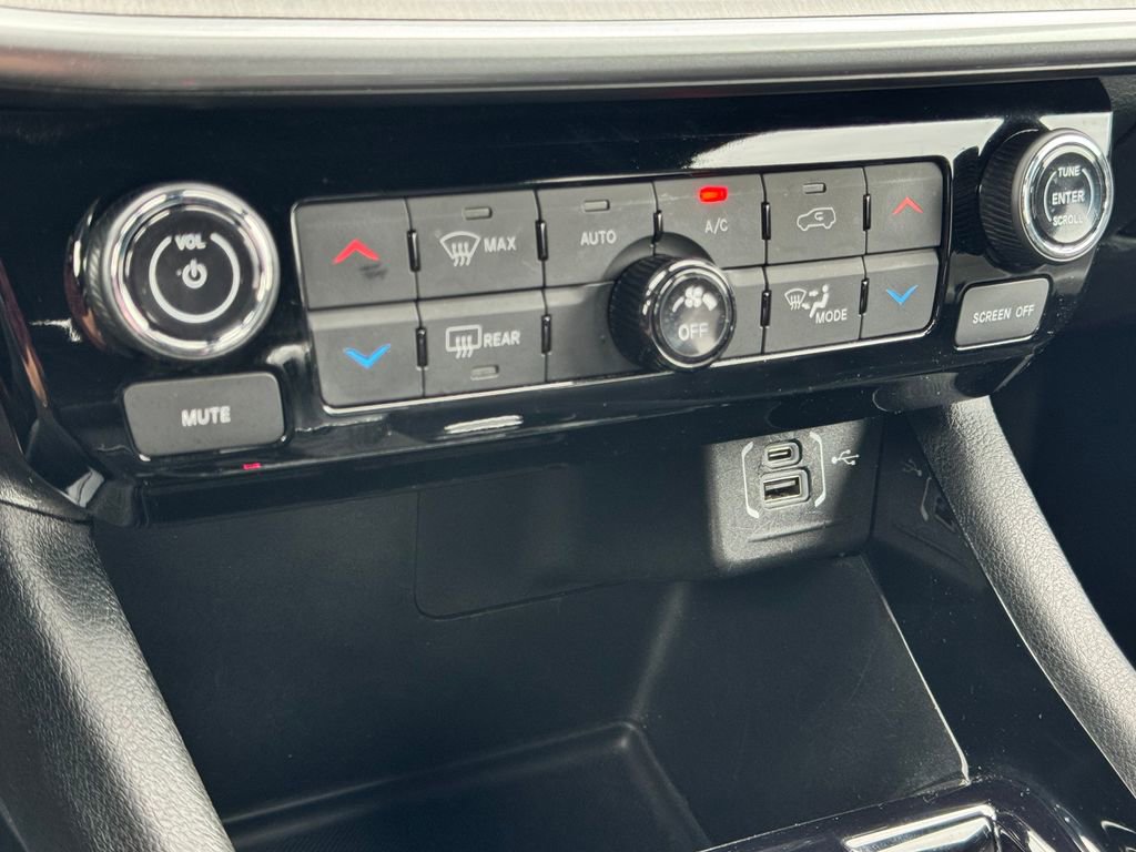 Used 2025 Jeep Compass Limited AWD/4WD image 25