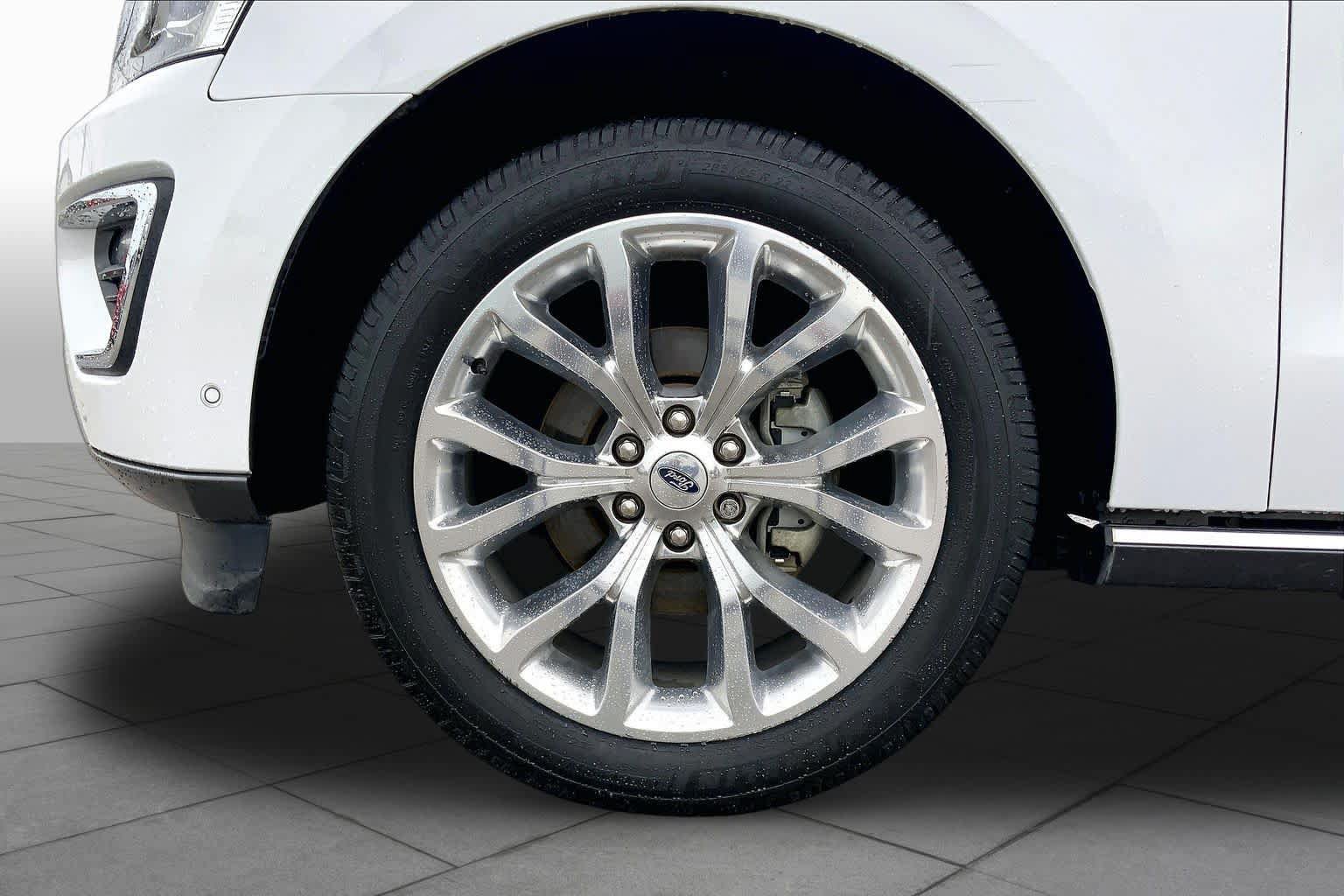 Used 2019 Ford Expedition Limited w/ Equipment Group 302A RWD image 11
