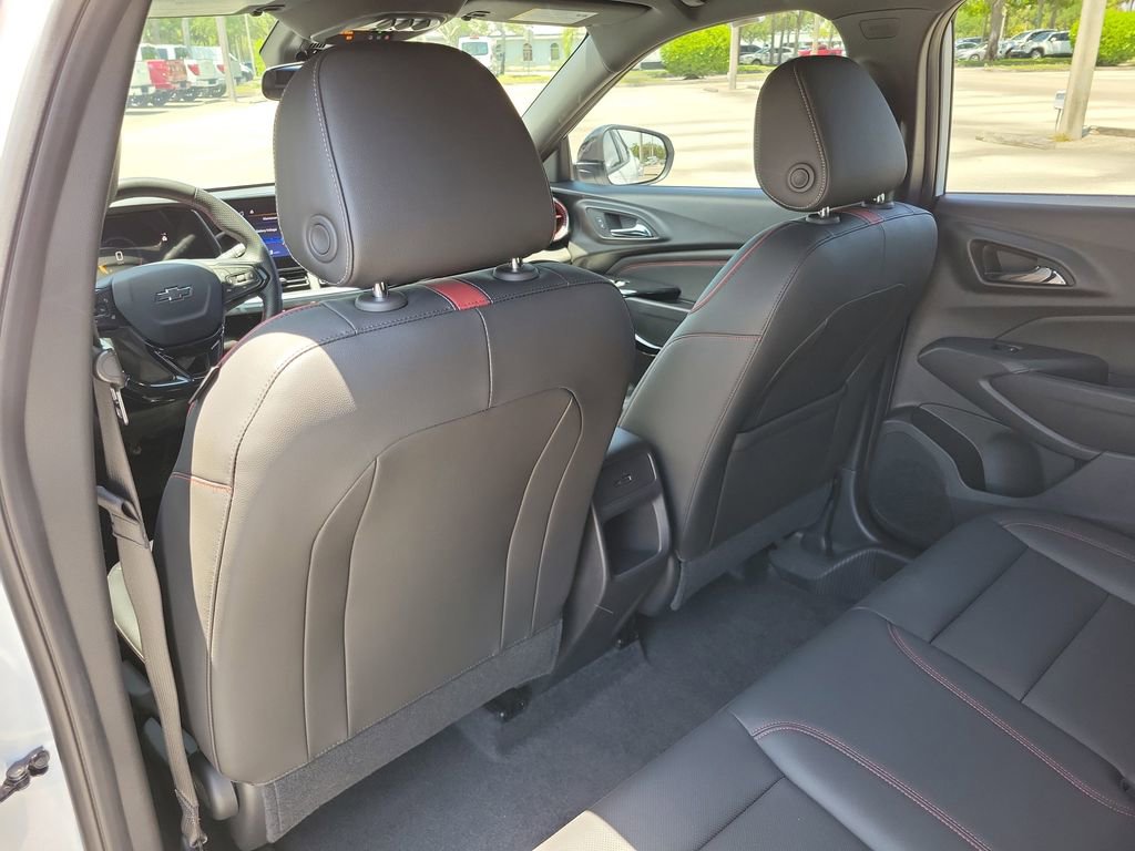 Used 2024 Chevrolet Trax RS w/ Sunroof Package FWD image 12