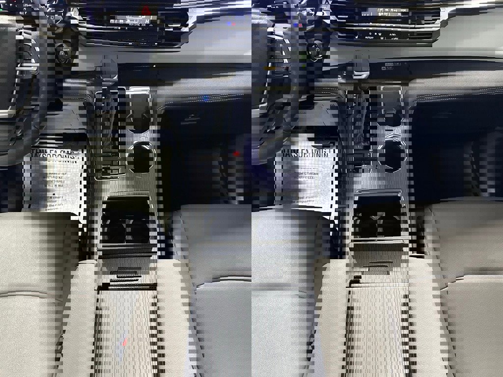 Used 2025 Toyota Sienna XLE image 41