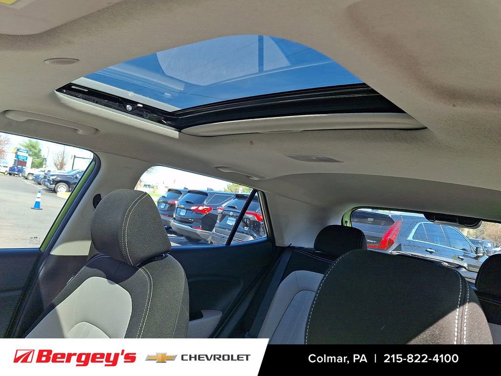 Used 2023 Hyundai Venue SEL image 17
