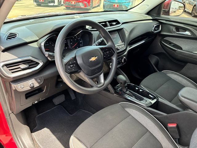 Used 2023 Chevrolet TrailBlazer LT w/ LPO, Blackout Package FWD image 11