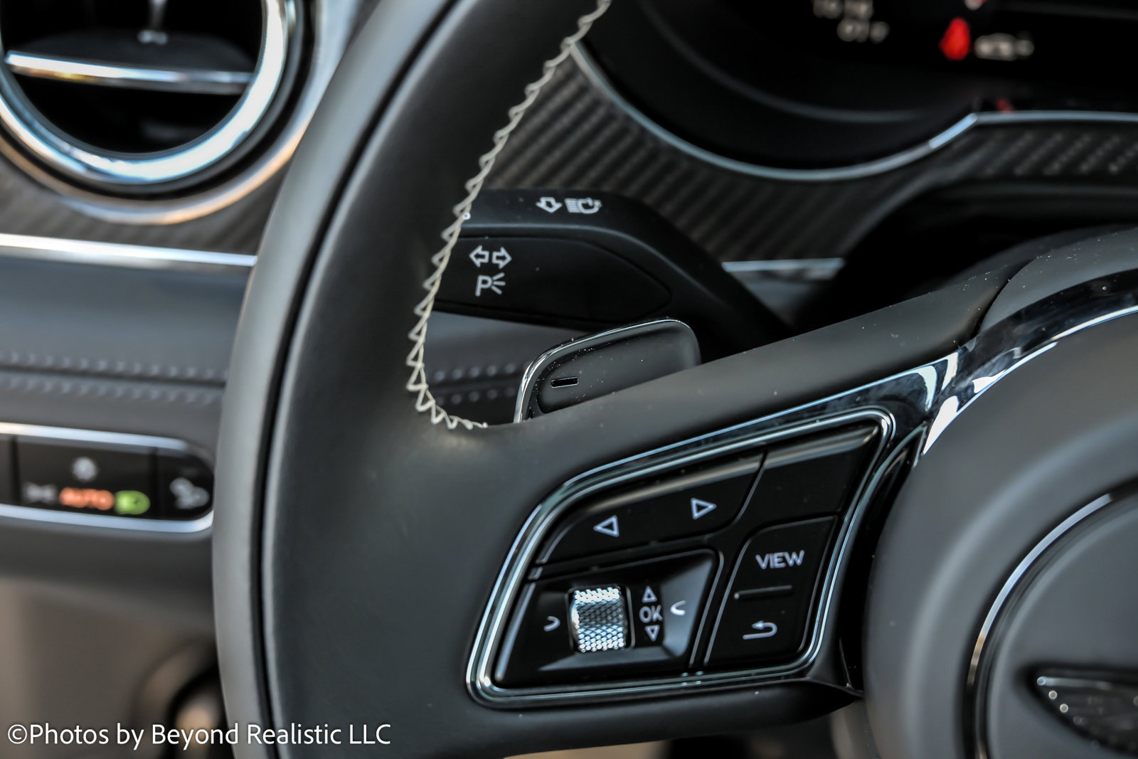 Used 2024 Bentley Bentayga image 41