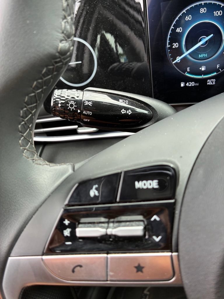 Used 2025 Hyundai Elantra Limited FWD image 30