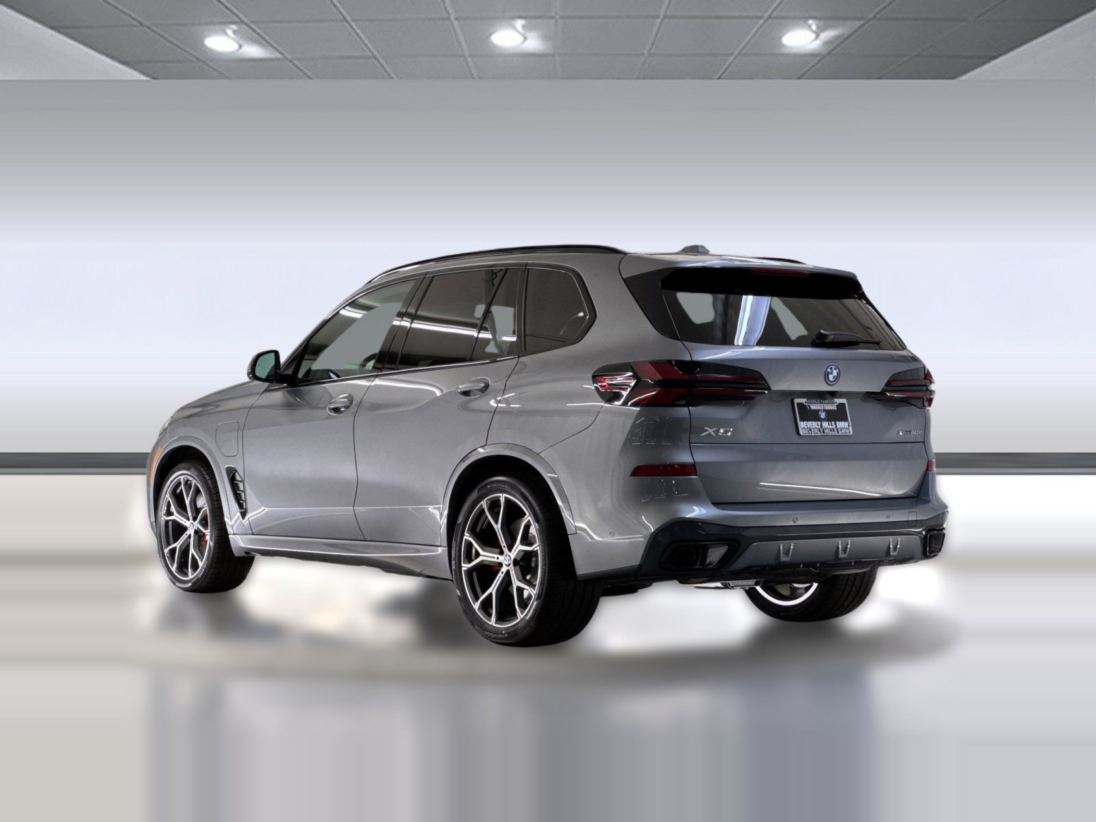 New 2026 BMW X5 xDrive50e w/ M Sport Package AWD/4WD image 3