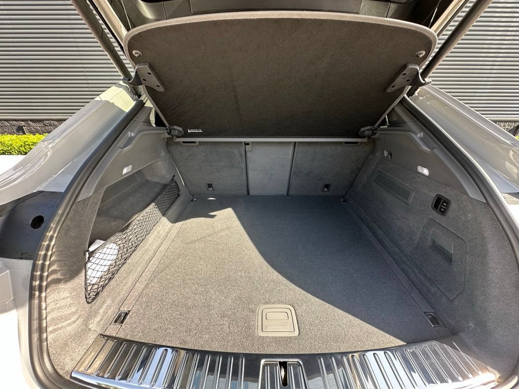 Certified 2023 Porsche Cayenne Turbo AWD/4WD image 35
