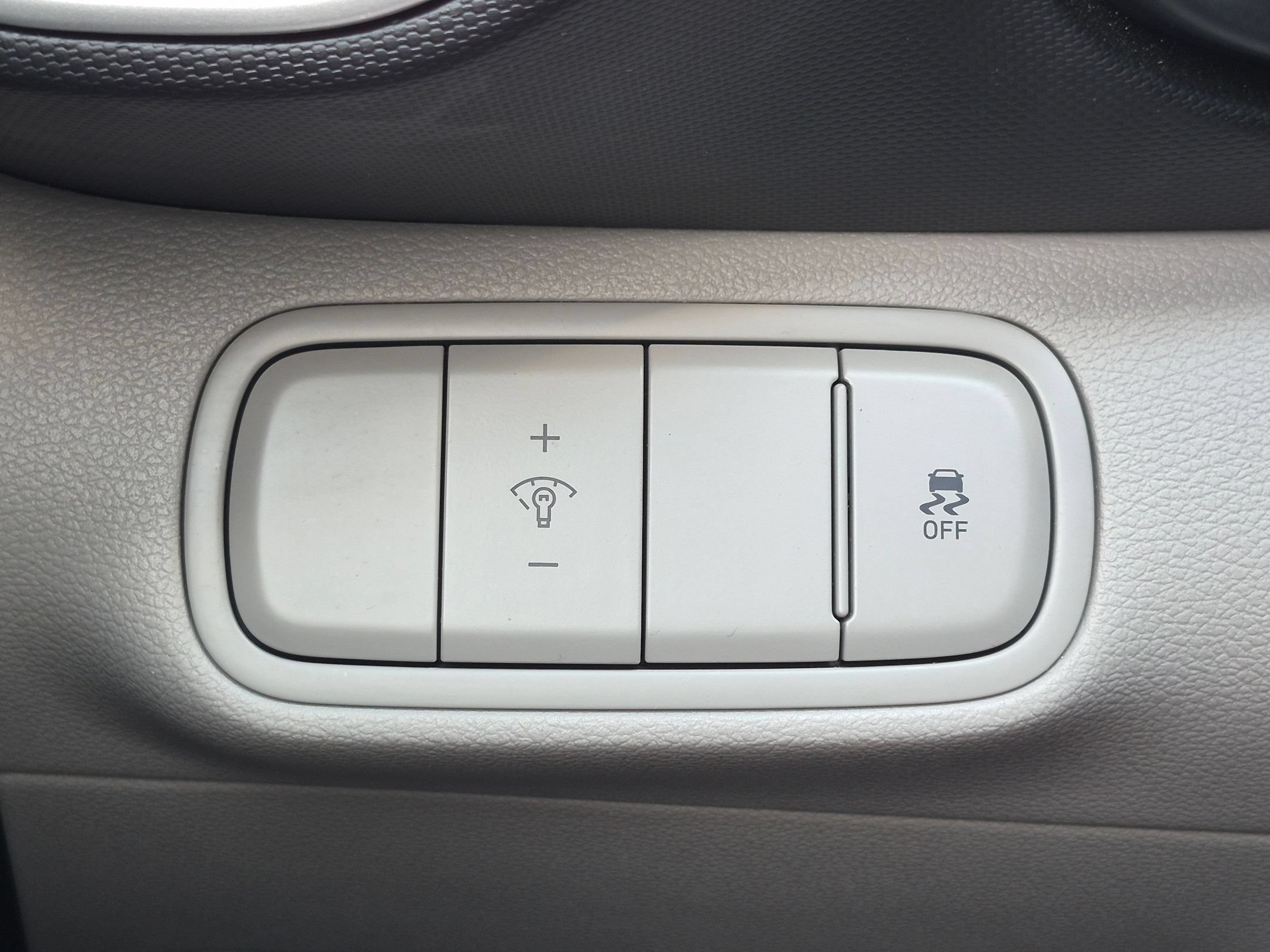 Used 2025 Hyundai Venue SEL FWD image 17