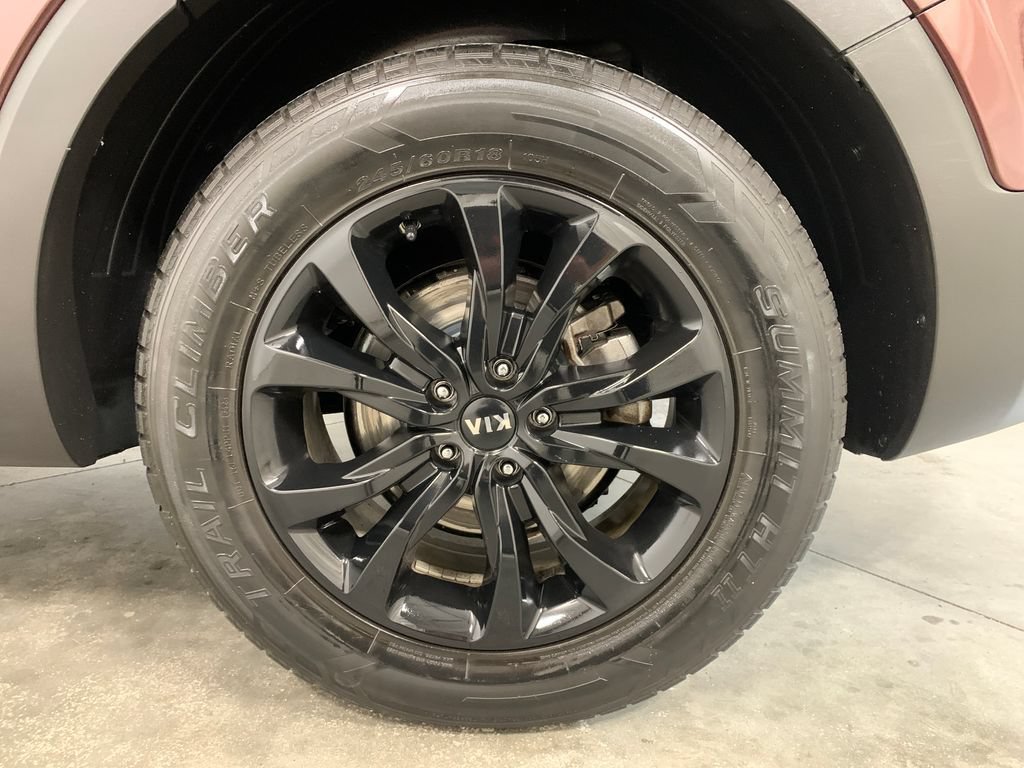 Used 2020 Kia Telluride LX AWD/4WD image 5
