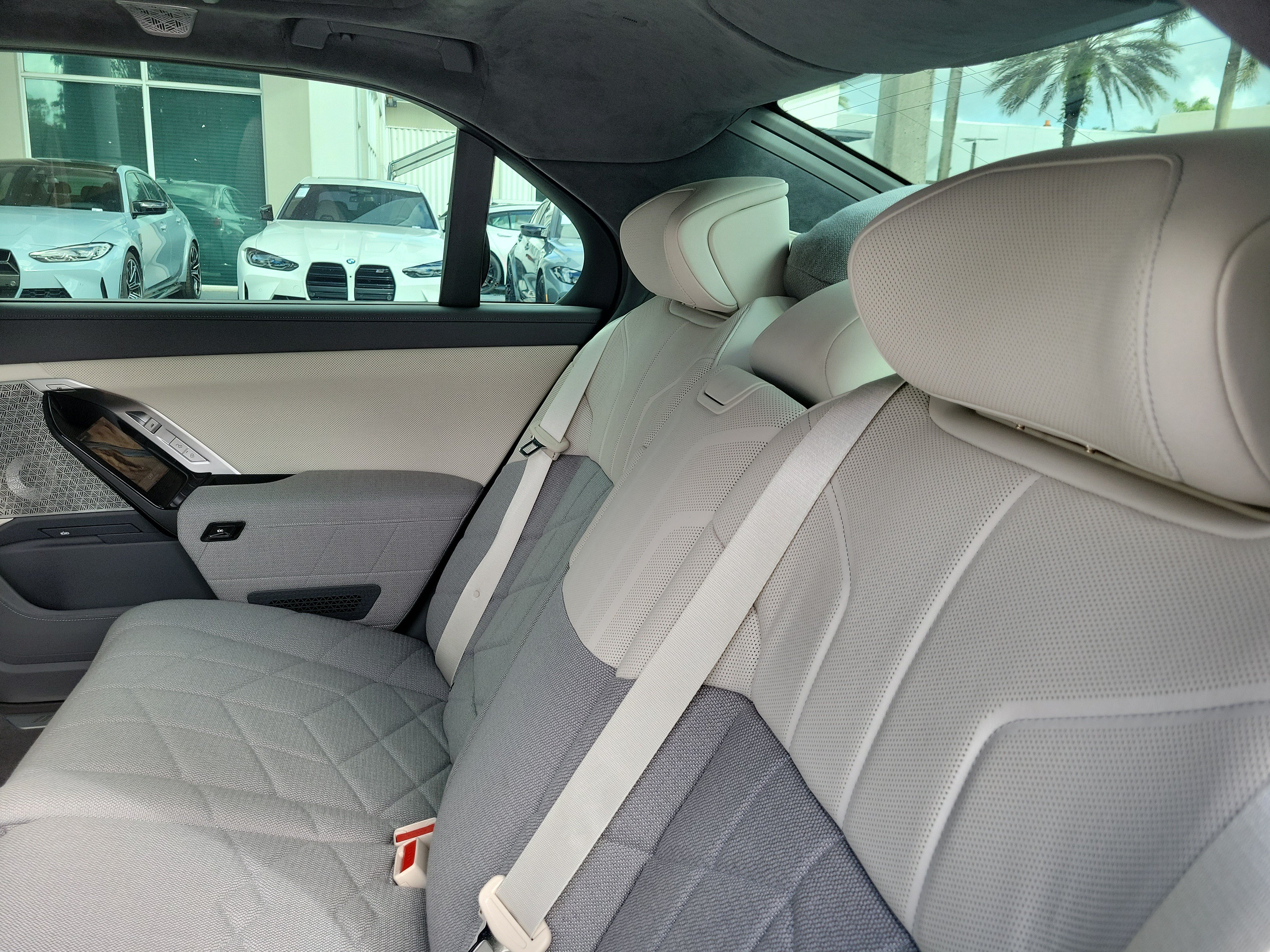 Certified 2024 BMW i7 xDrive60 AWD/4WD image 8