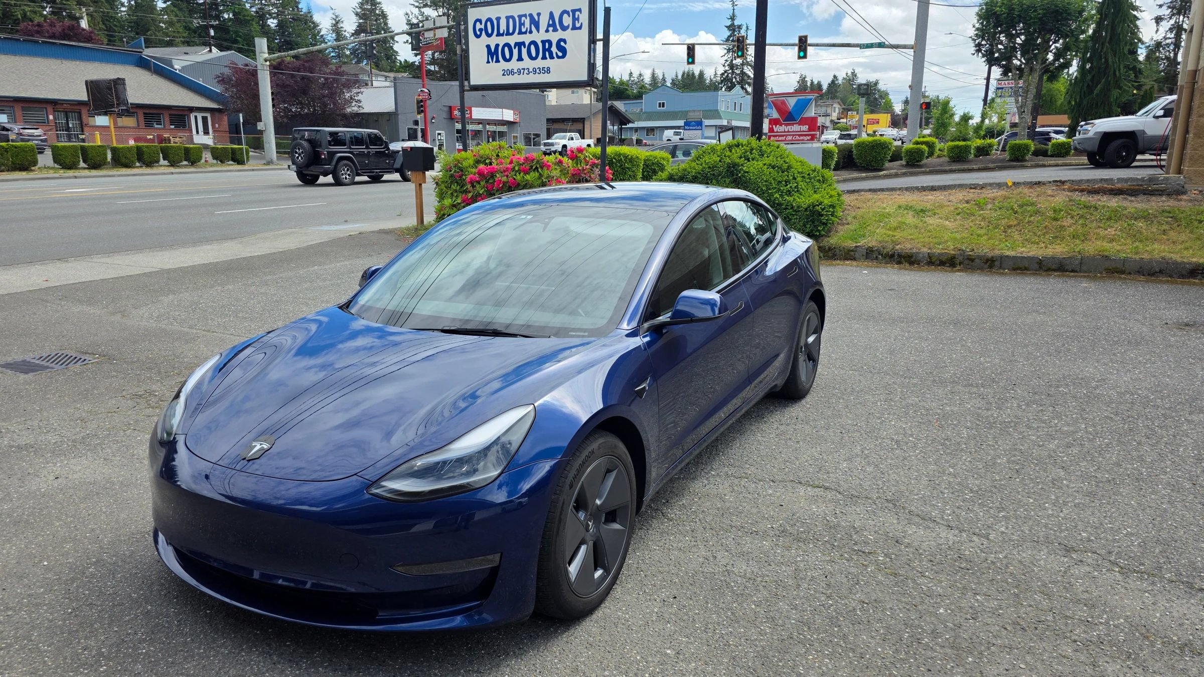 Used 2023 Tesla Model 3 Standard Range RWD image 1