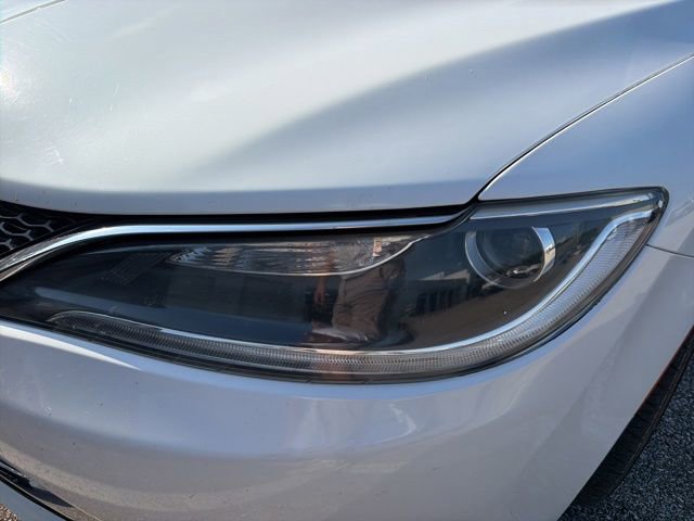 Used 2015 Chrysler 200 Limited FWD image 8
