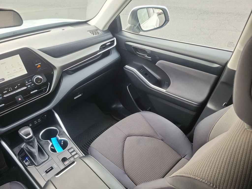 Used 2023 Toyota Highlander LE image 22