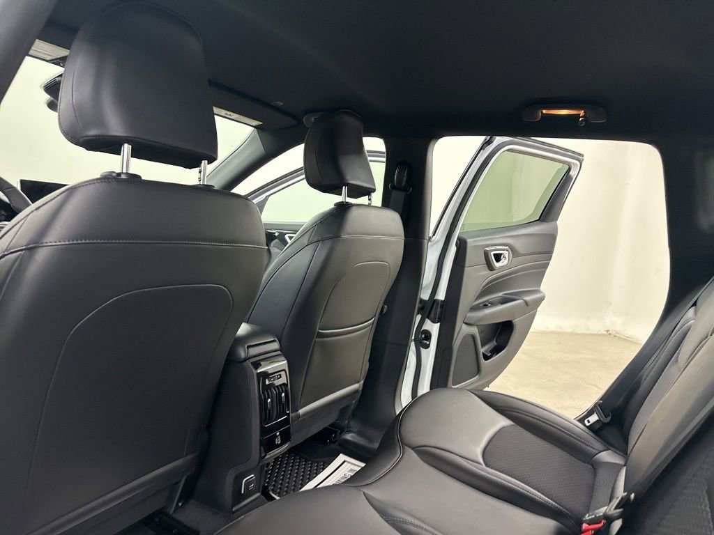 New 2026 Jeep Compass Latitude image 25